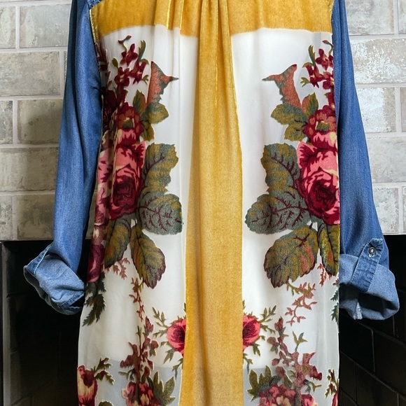 Skylar & Jade denim & burnt out velvet back Shirt Gorgeous detail EUC Sz M - Picture 4 of 8